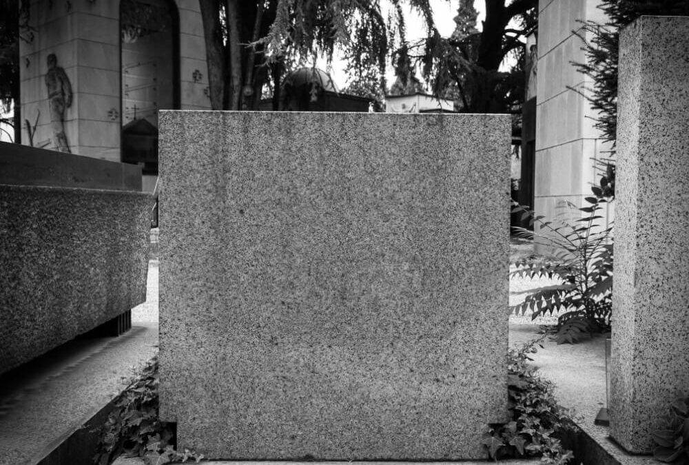 Incisioni su lapidi cimiteriali