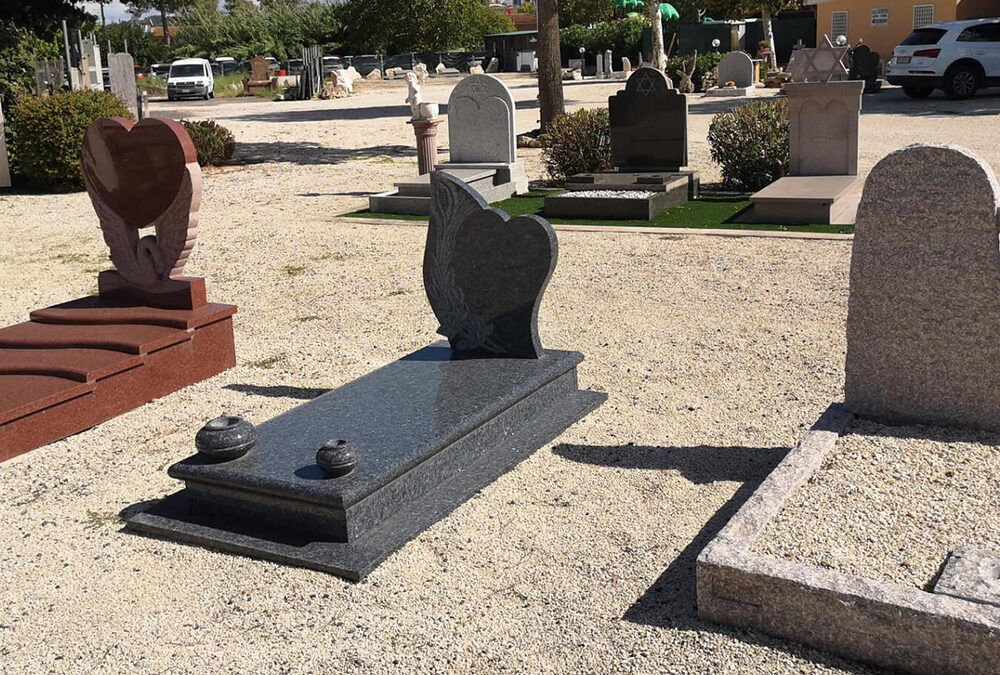 Monumentini