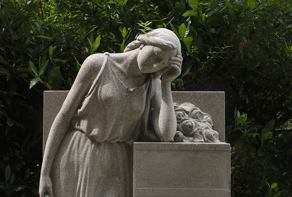 Statue, bassorilievi e sculture cimiteriali personalizzare una tomba a Roma